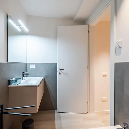 Апартаменты Vittoria Luxury E Design In Duomo Брешия