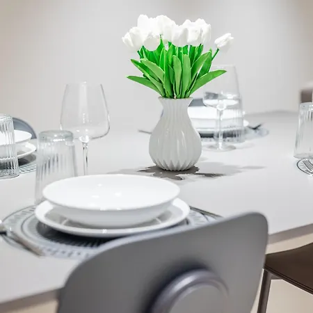 Vittoria Luxury E Design In Duomo Apartment