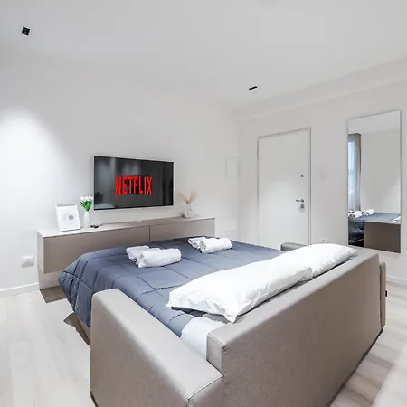 Vittoria Luxury E Design In Duomo Apartment *